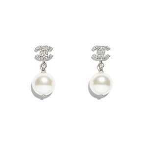 SOLD—Chanel Pearl Drop Earrings